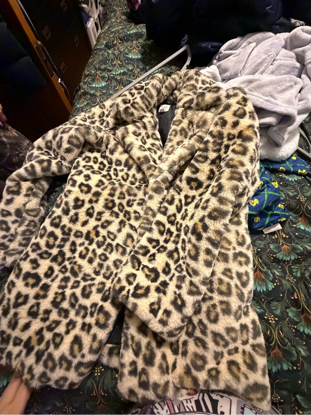 Gap Leopard Print Puffer Jacket Size XXL (16) Like New it can fit a size XXS wom